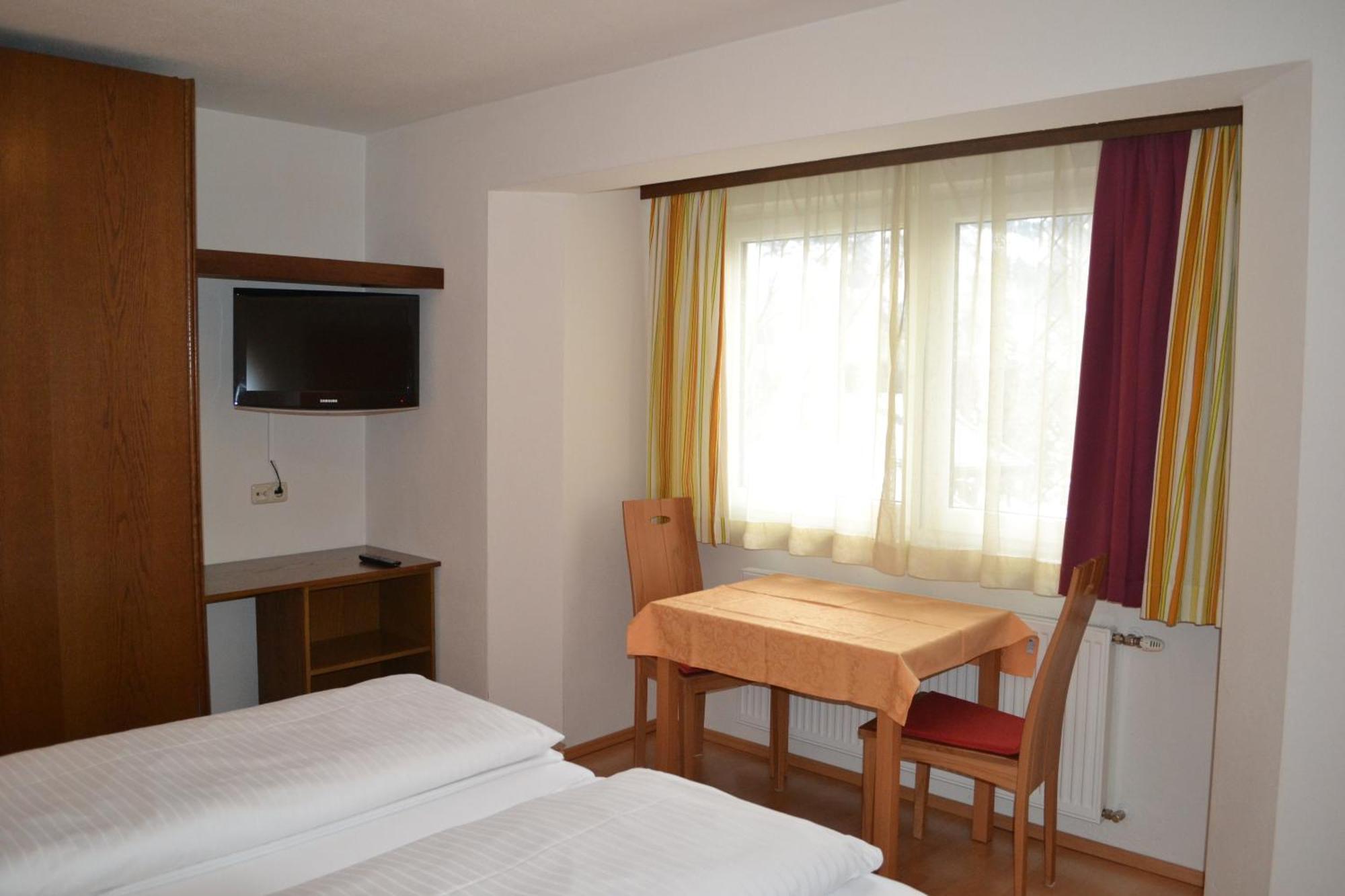 Apartment Schiwiese Mit Freiem Eintritt In Alpentherme Und Sommernutzung Der Gasteiner Bergbahnen Bad Hofgastein